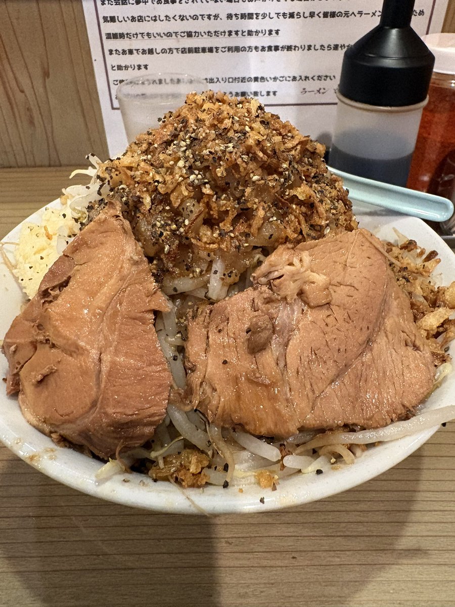 djor06's tweet photo. 昨晩
仕事終わりに
中村屋で400gの汁なし
野菜マシ、アブラマシ、ニンニク少し

死ぬかと思った🤣

もう歳だわ、無茶はやめようと思う😇 https://t.co/On4xJUWWjB