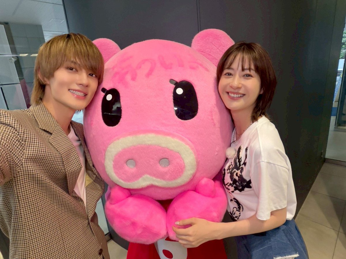 kiminosuki_tbs's tweet photo. ♥️火曜ドラマ《#君の好きは無敵 》♥️
📎𝟕月𝟏𝟒日(火)よる𝟏𝟎時𝑺𝑻𝑨𝑹𝑻💭
⋆┈┈┈┈┈┈┈┈┈┈┈┈┈┈┈┈⋆
《📡電波ジャック》

#Nスタ ご覧いただきありがとうございました🐷♥️

まだまだこの後も出演続きますよ〜📺
そしてTverのお気に入り登録もお願いします！🔖

#松本若菜 #佐野勇斗 https://t.co/YDTqgRevaV