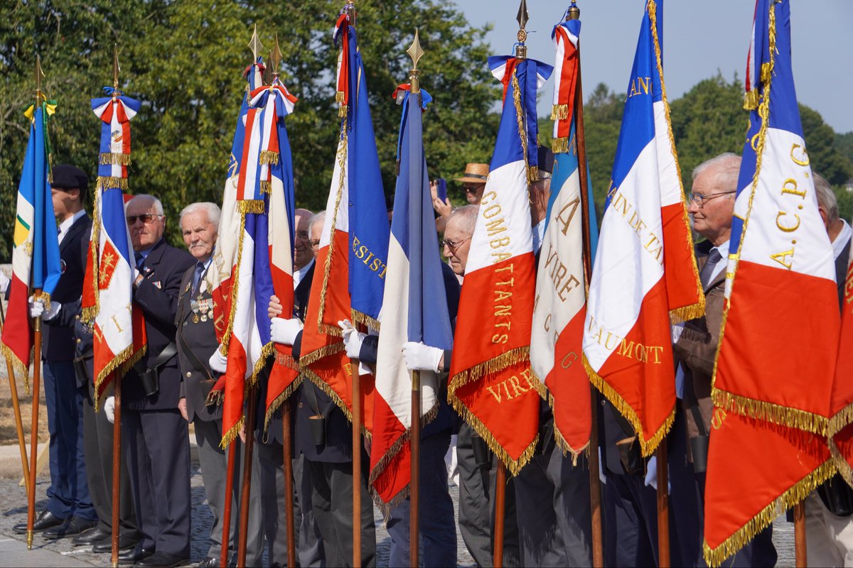 Elisabeth_Borne's tweet photo. À Vire-Normandie, pour ce 14 juillet, nous célébrons, comme partout sur le territoire, les valeurs qui nous rassemblent.

Bonne fête nationale à toutes et à tous ! 🇫🇷 https://t.co/OKSnKR9Dsh