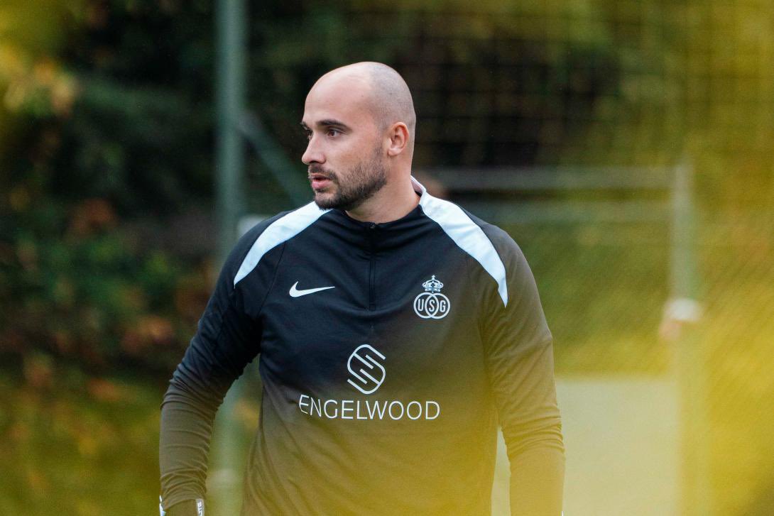 UNIONIST_BE's tweet photo. En fin de contrat, Jens Teunkens a quitté l’Union. Il était présent au club pour être le 4e gardien et aider aux entraînements. 

Depuis quelques jours, l’Union test un nouveau gardien pour le remplacer. 

Son identité est encore inconnue. 🧐

(via @StephLecaillon) https://t.co/sfjiqszQuq