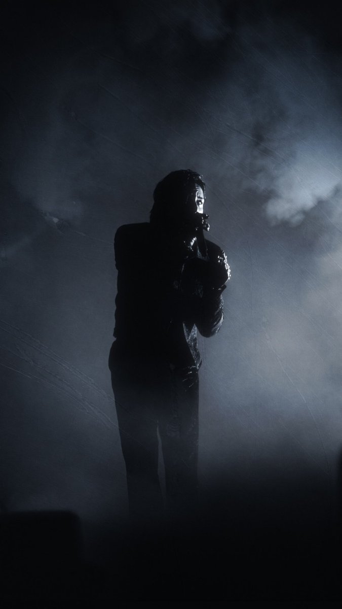 rosainth's tweet photo. easily some of my favorite tour photos https://t.co/WPN25LkQ09