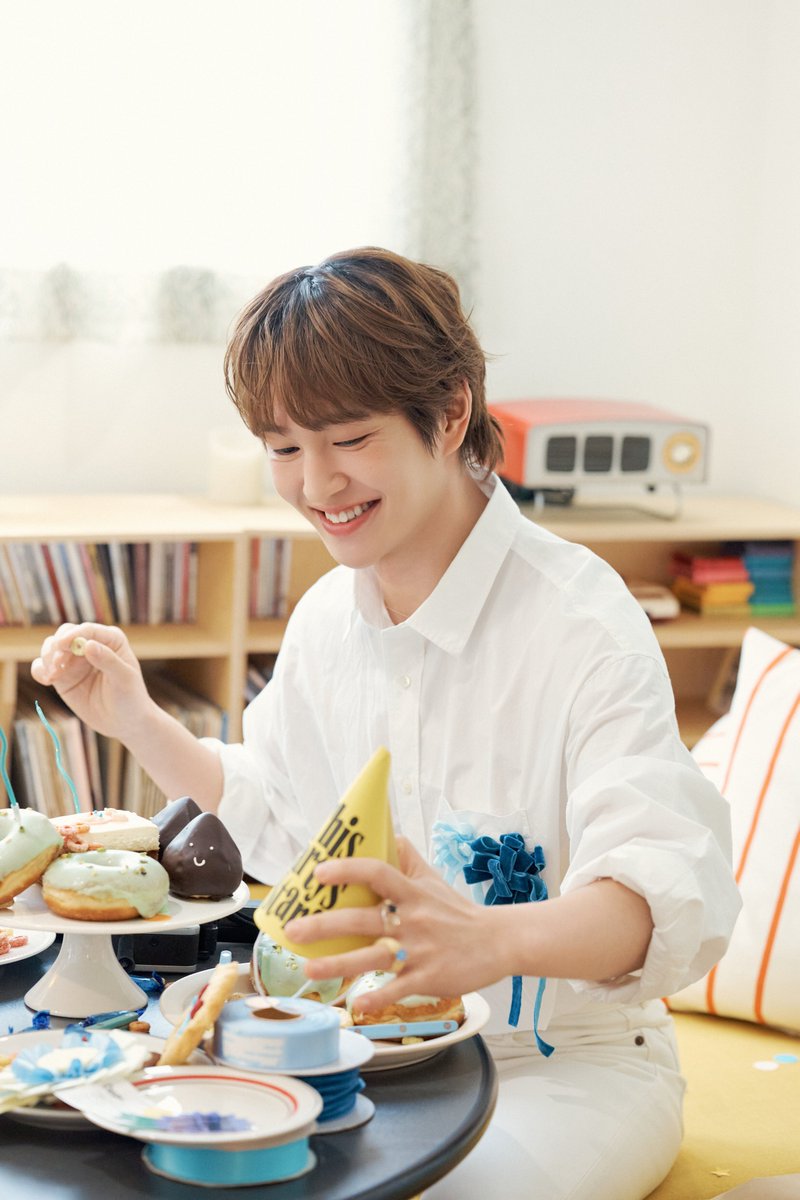 ONEW_GRIFFIN's tweet photo. 2026 ONEW SEASON'S GREETINGS Behind Photo

https://t.co/yiiGT6CY5Z

#온유 #ONEW https://t.co/MvuPhXZMTD