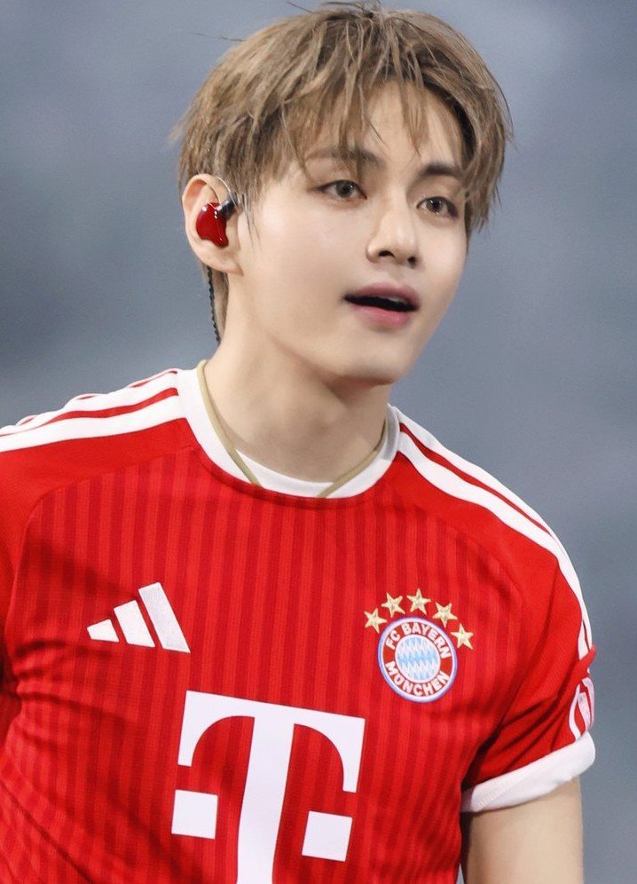 eomtan's tweet photo. papski bayern, his son man united https://t.co/aG1sxJma7d