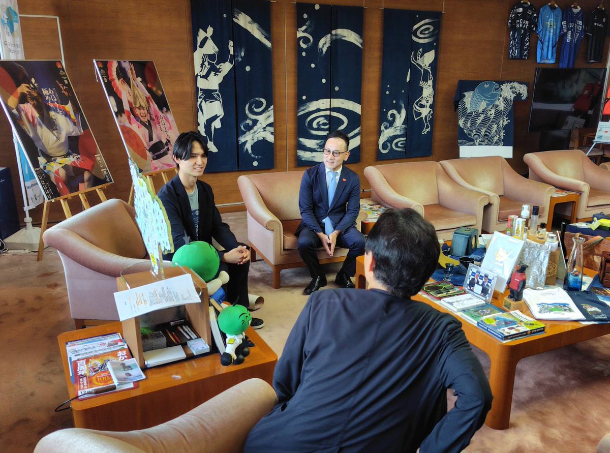preftokushima's tweet photo. 東京大学音楽部管弦楽団サマーコンサート2026

本県出身の学生さんがご来庁！
徳島公演(8/9(日)13時開場/14時開演/有料)がなんと37年ぶりに実現！(ありがとうございます♪)
チャイコフスキー交響曲第6番「悲愴」など珠玉の名曲を、ぜひ徳島文理大学むらさきホールでお楽しみください！ https://t.co/YUyqGN5bGa