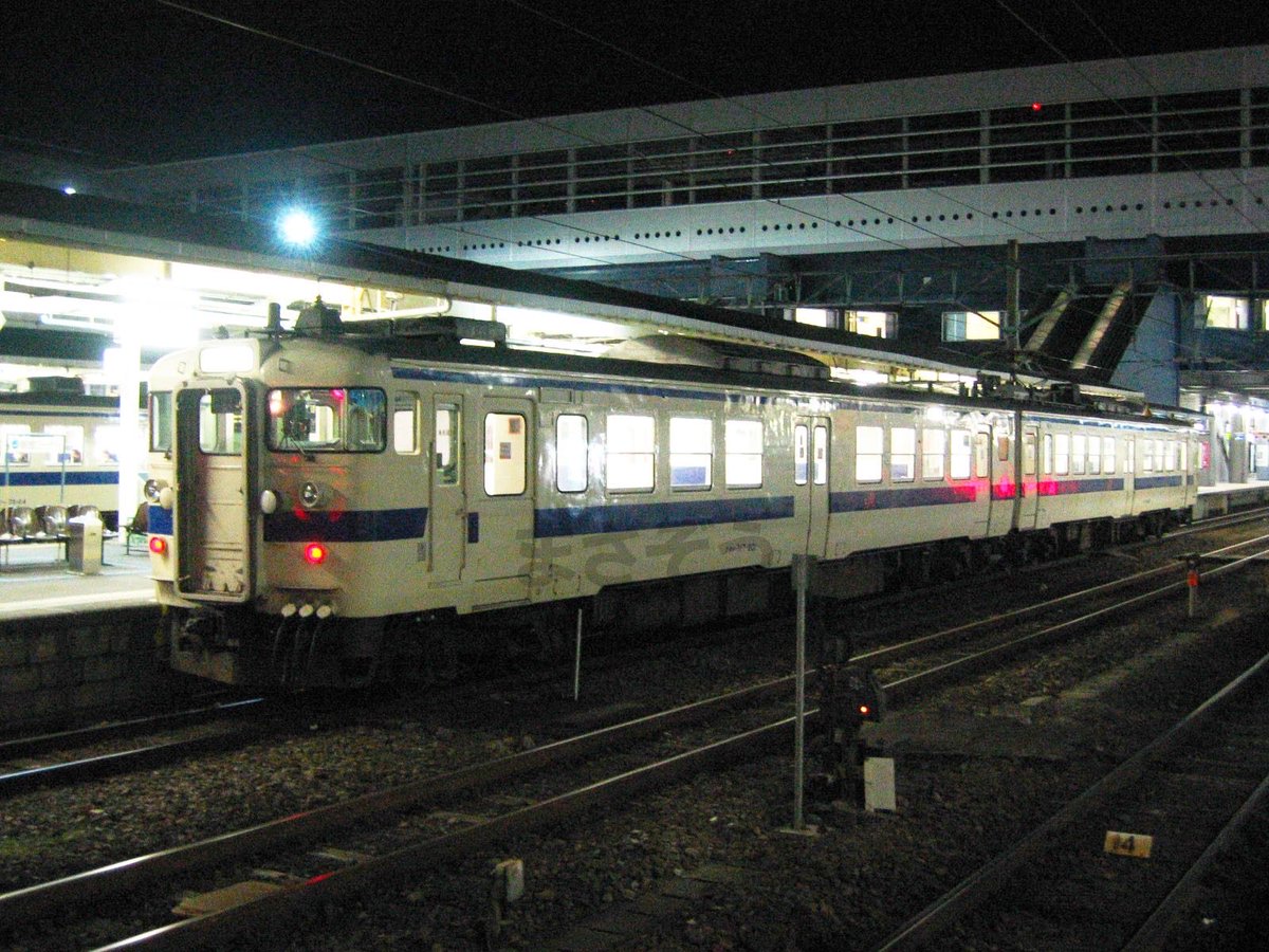 masazo301m's tweet photo. 手持ちの資料を探していたらお気に入り車両の画像が出てきました〜☺️

かつて鹿児島にいた クモハ717-901、クモハ716-901 です
急行型電車が好きですが、この車両のヘンタイっぷりが特にたまりません💕

#JR九州 #鹿児島 #717系 https://t.co/sQIyESpN9C