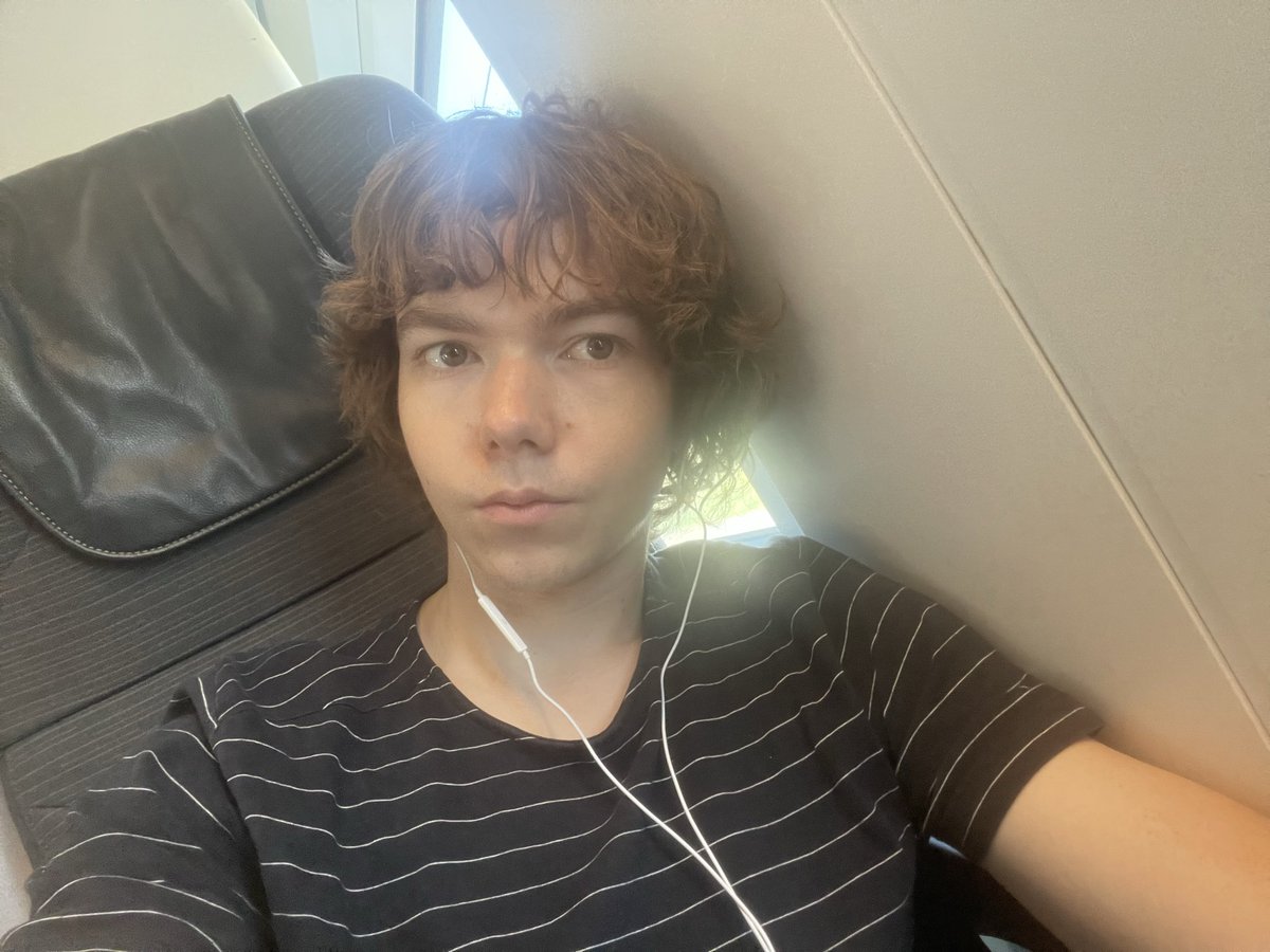 bunjimax's tweet photo. ロンドン行きの電車:p https://t.co/mPDX2YZamb