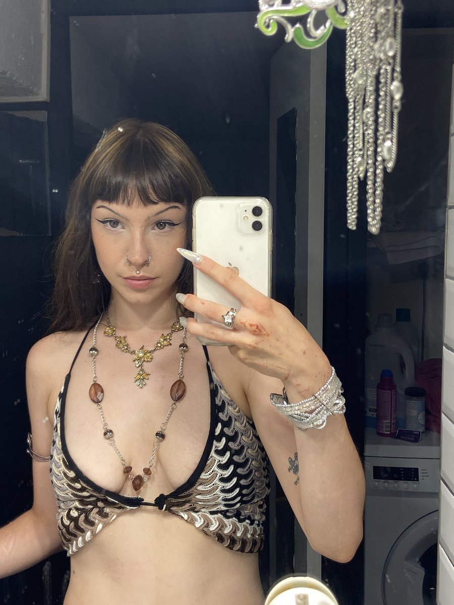 milkyRIS's tweet photo. J’pourrai jamais oublier qu’la bitch a oublié qu’elle m’aime ;( https://t.co/V1gXsW5WfW