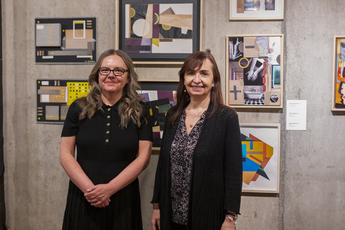 PeruEnPol's tweet photo. Ambasada Peru w Polsce uczestniczyła w Międzynarodowej Wystawie Kolażu w charakterze patrona honorowego. Wystawa, zorganizowana w Galerii Dobra Biblioteki Uniwersytetu Warszawskiego, została uroczyście otwarta 9 lipca 2026 r. https://t.co/aQuMNoSNzB