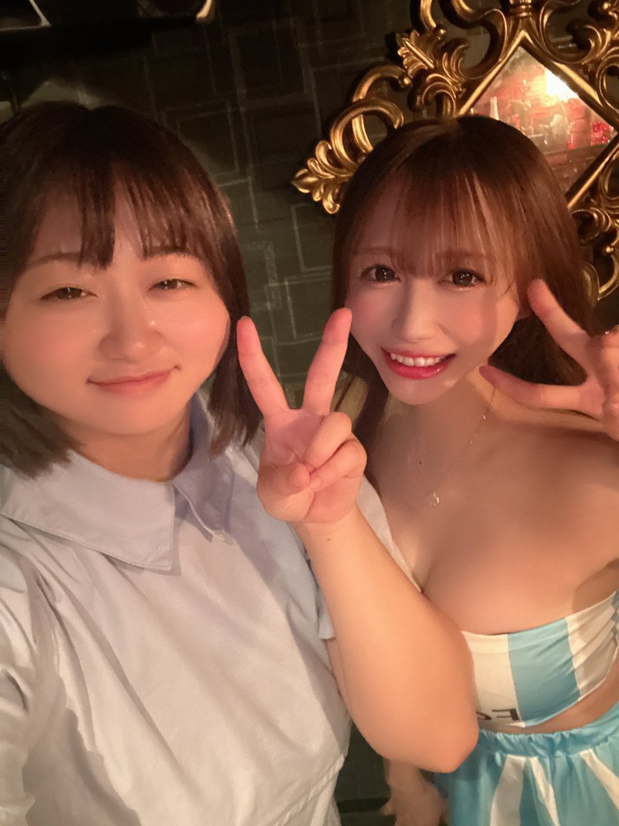 Unripe_cook's tweet photo. アルゼンチンの応援ガールコスプレらしいねんけどあんましらんやろ https://t.co/tpzbz92tqZ