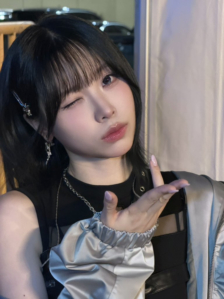 Liyu0109's tweet photo. 上海のフェスBILIBILI MACRO LINK 

もう一曲
『鳴潮』の「Catch Me If You Can」🖤🩶カバーさせていただきました！

衣装カッコいい...！ https://t.co/YBaUqIzUme