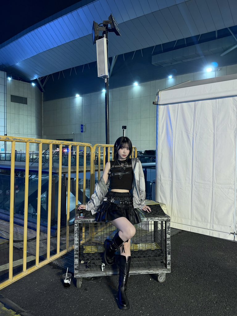 Liyu0109's tweet photo. 上海のフェスBILIBILI MACRO LINK 

もう一曲
『鳴潮』の「Catch Me If You Can」🖤🩶カバーさせていただきました！

衣装カッコいい...！ https://t.co/YBaUqIzUme