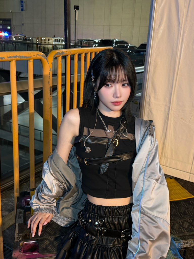 Liyu0109's tweet photo. 上海のフェスBILIBILI MACRO LINK 

もう一曲
『鳴潮』の「Catch Me If You Can」🖤🩶カバーさせていただきました！

衣装カッコいい...！ https://t.co/YBaUqIzUme