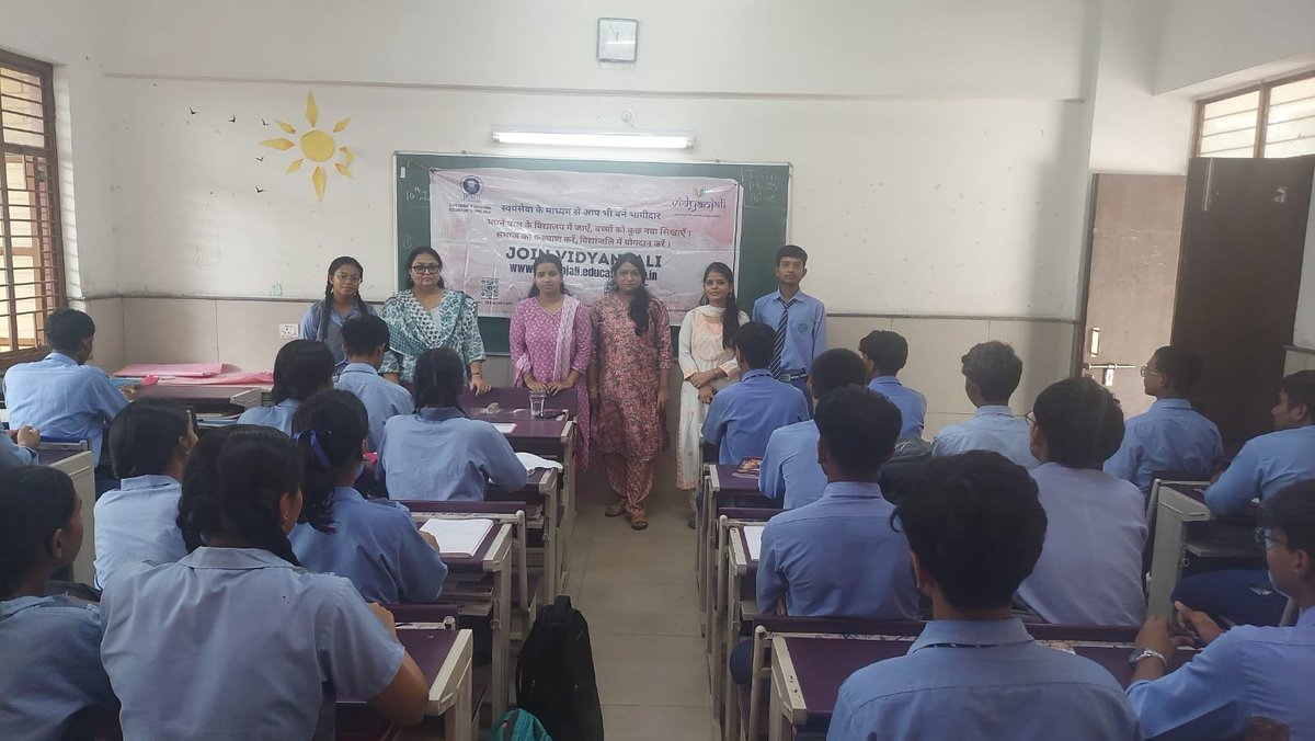 DIET_GHUMANHERA's tweet photo. Govt Co-Ed  S S S Sec 16A Dwarka 
Principal- Mrs. Santara Kumari. 
Vidyanjali Incharge- Shashi Sharma 
Activity conducted by Art Shiksha Foundation 
Career Counseling Class 12 - Science, Commerce and Humanities
Students impacted- 153
CRCC- Kuldeep Meena
DURCC-  Brijbhushan https://t.co/LBQJ8rAjwa