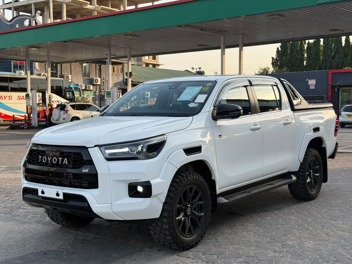 Nkya_motors's tweet photo. TOYOTA HILUX DOUBLE CABIN 
GR SPORT 🔥
Year:2023
Engine :2400cc
Engine Code:2GD 
Fuel: Diesel ✅
Kilometer:30,000 

Automatic Transmission

Features:
Valvet  Seats 
20 inches Sport Rims✅
4-SRS Airbags✅

Price 145M

Free Registration ✅

Call 0656522799

Kindly repost it🙏 https://t.co/6Idmd4Dnqc