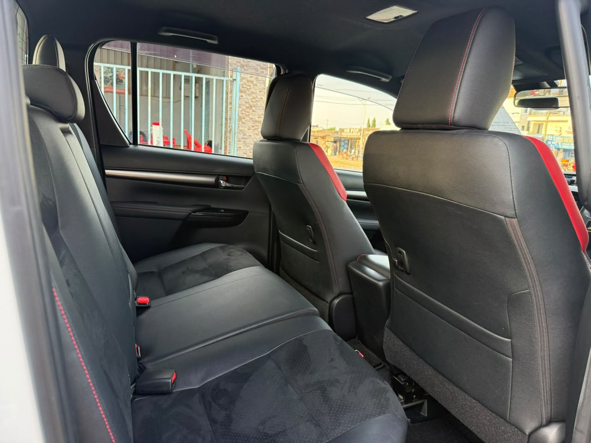 Nkya_motors's tweet photo. TOYOTA HILUX DOUBLE CABIN 
GR SPORT 🔥
Year:2023
Engine :2400cc
Engine Code:2GD 
Fuel: Diesel ✅
Kilometer:30,000 

Automatic Transmission

Features:
Valvet  Seats 
20 inches Sport Rims✅
4-SRS Airbags✅

Price 145M

Free Registration ✅

Call 0656522799

Kindly repost it🙏 https://t.co/6Idmd4Dnqc