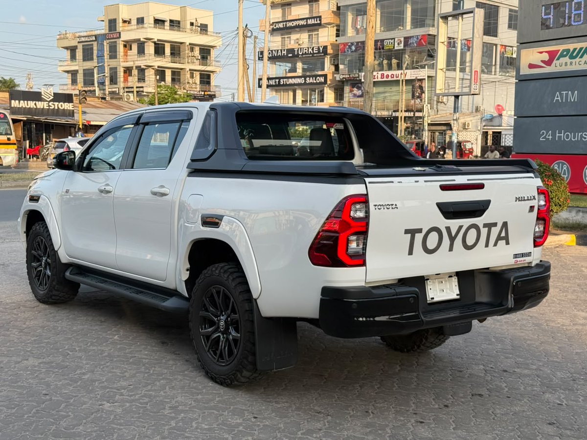 Nkya_motors's tweet photo. TOYOTA HILUX DOUBLE CABIN 
GR SPORT 🔥
Year:2023
Engine :2400cc
Engine Code:2GD 
Fuel: Diesel ✅
Kilometer:30,000 

Automatic Transmission

Features:
Valvet  Seats 
20 inches Sport Rims✅
4-SRS Airbags✅

Price 145M

Free Registration ✅

Call 0656522799

Kindly repost it🙏 https://t.co/6Idmd4Dnqc