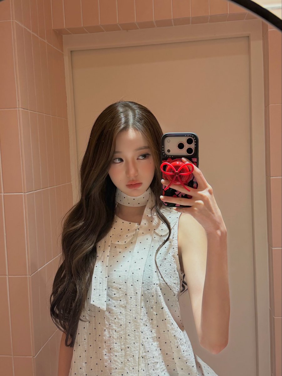 jangvisual's tweet photo. SHE LOOKS SOOO GOOD https://t.co/pfxAZBXVzi