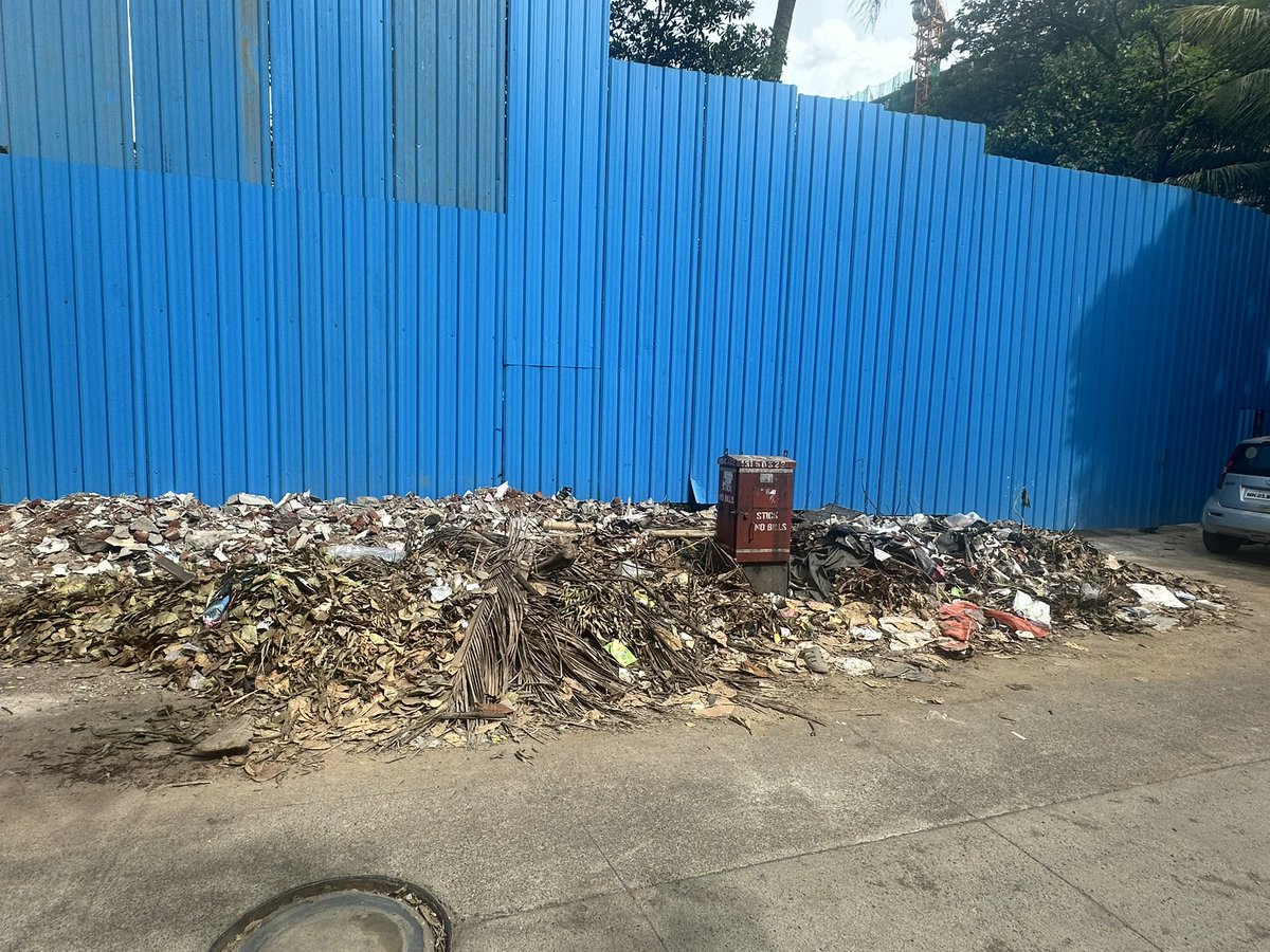 afaqueshaikh_'s tweet photo. The drainage line is completely blocked due to garbage. It has not been cleaned for the last 2 months, causing severe filth, foul smell, and mosquito breeding. Kindly take immediate action and arrange cleaning of the drainage line at the earliest. https://t.co/ujpOO1EqEh