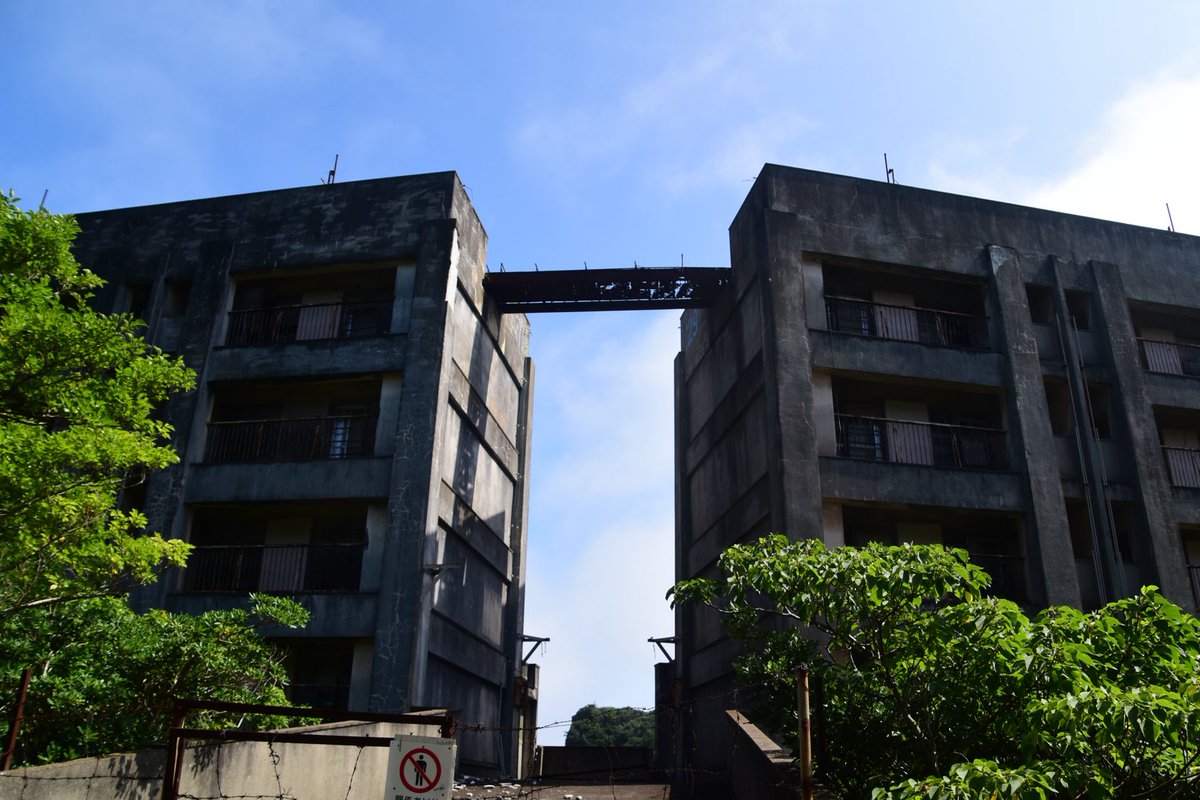 CatSNekomata's tweet photo. 池島
炭鉱住宅跡 https://t.co/POT7SiODpe