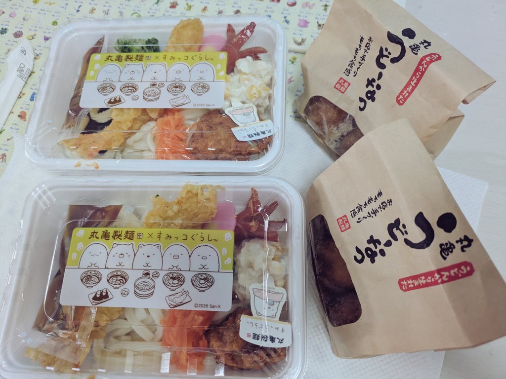 mtmtwsi's tweet photo. @UdonMarugame 娘が大好きなすみっコと丸亀製麺コラボのうどん初日に持ち帰りした️🩵ママが好きなうどーなつも買った🩷
すみっコの可愛いランチョンマットとコースター貰えたよ❣️
美味しかった( *ˊᵕˋ*) 〜ᐝ
#丸亀製麺ですみっコぐらし https://t.co/AyfSFb8UBd