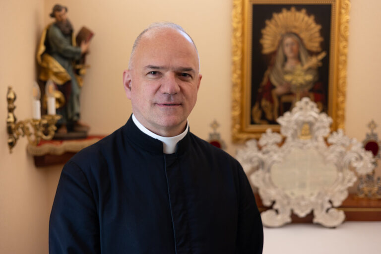 robbertleusink's tweet photo. Fr. Pagliarani is not playing around

Just invoked Canon 1734 + 1353 to suspend the excommunication decree

Which means the Dicastery has only 30 days to respond, right when the Pope starts his month-long vacation in Castel Gandolfo https://t.co/zBy9ZjPvVB