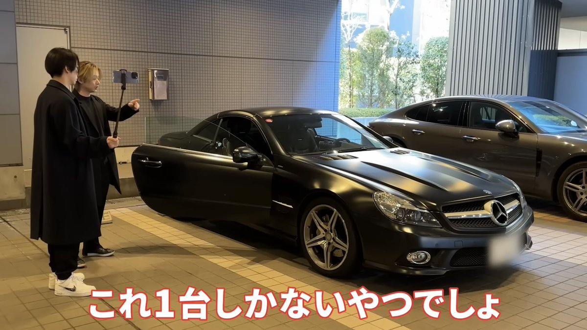 nodan_anoda's tweet photo. 亀梨和也、すごいな‼️
日本1台限定のAMG SL350 ナイトエディション乗ってるのか😎
しかも16年前の車とは思えないくらい綺麗✨ https://t.co/ubYB3W8dhY