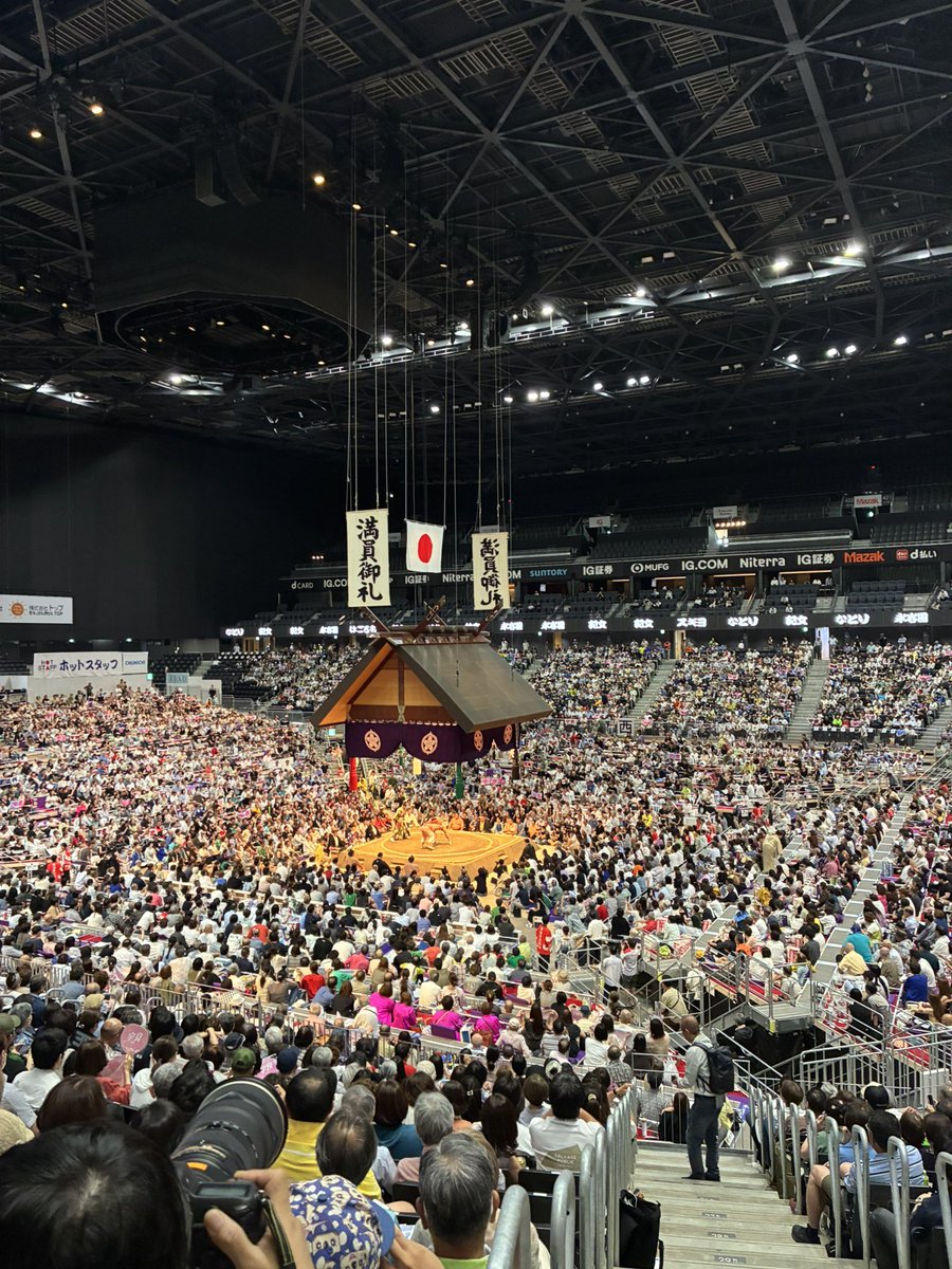kosaku's tweet photo. 振休とってIGアリーナ 大相撲名古屋場所へ

枡席Bだけど想像以上に近くて非常に良かった！ https://t.co/keACfYlD0c