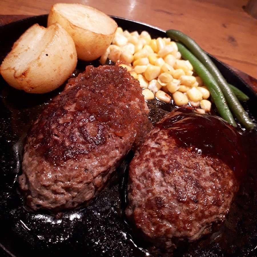 slot4989's tweet photo. 久々に来たらかなり値上げしてた。
味は相変わらず可もなく不可もなく。
そこは向上せんのかい！

今は何処もそうだけど
外国人従業員が凄く増えてた。
日本人なみの衛生観念なんて
あるはずも無いから正直怖いよね。🤔 https://t.co/nrOVW7UWCl
