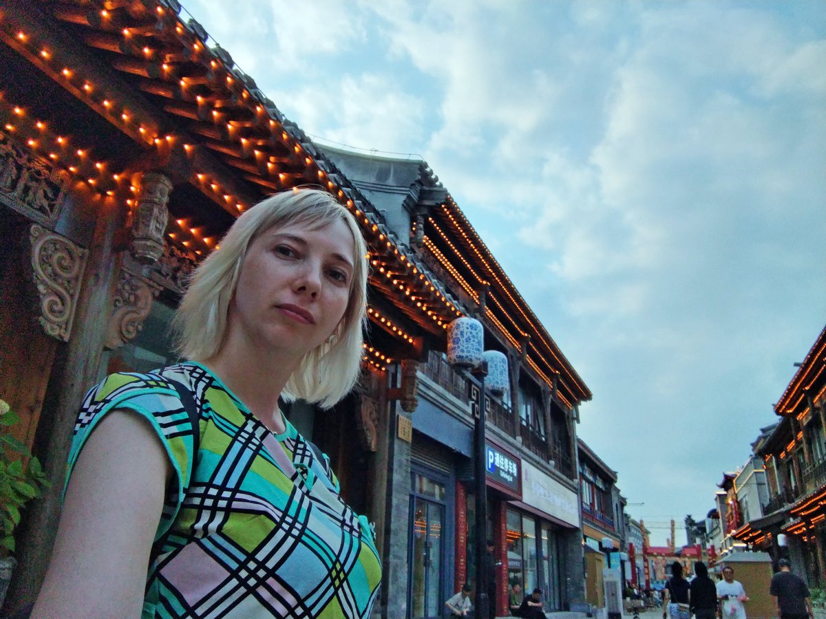 ksenchanechaeva's tweet photo. Улица Цяньмэнь (Qianmen Street) — это настоящая жемчужина в самом сердце Пекина. 

#УлицаЦяньмэнь #Китай #Пекин https://t.co/FJnhIKxM0Y