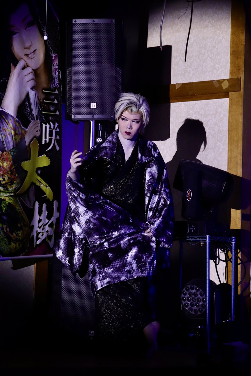 az_meow's tweet photo. 2026/05/11 昼
鷹人祭り🪭✨

群舞🎶 ブルースで死にな
　→タイガー＆ドラゴン
#三咲鷹人 

#劇団暁 
🏮川越湯遊ランド小江戸座 https://t.co/48pfvsAKeJ