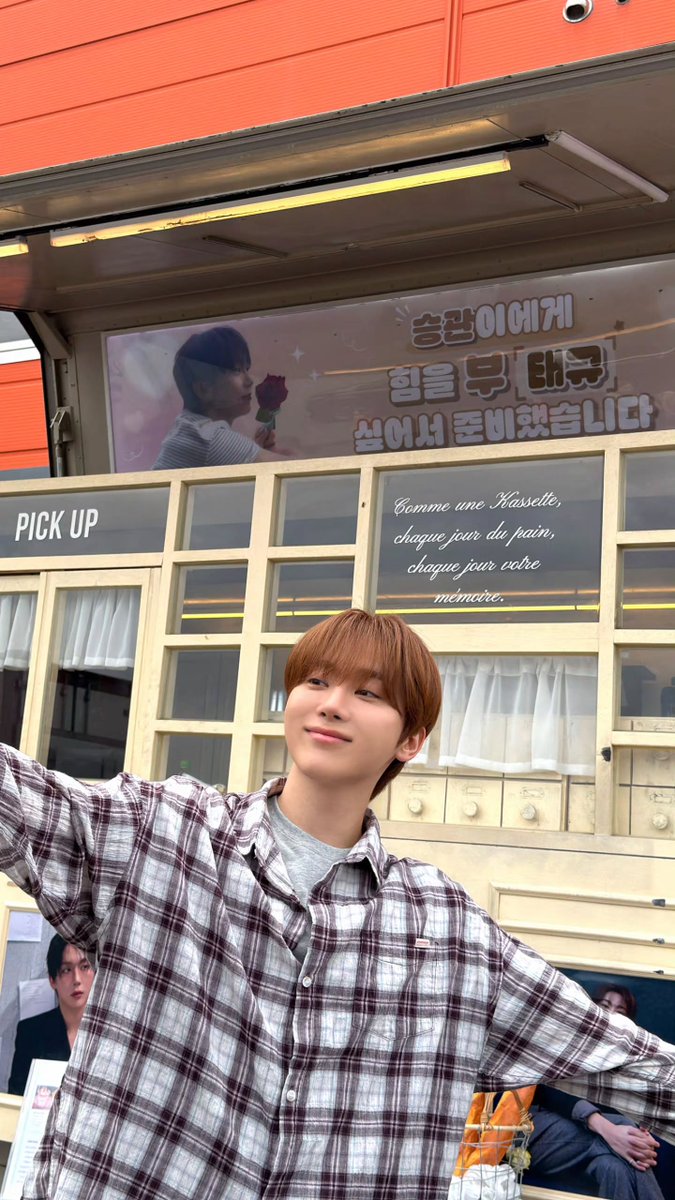 updatingsvt's tweet photo. [INSTAGRAM STORY] 260714 SEUNGKWAN

🍊: thank you 9879
@.bscenez
@.ummmmm_j.i
@.hellotomygloom
@.1998_suji_ya
@.moon_ko_ng

🚚: We're cheering on Boo Seungkwan's actor debut and the staff of WedThursFri drama
🚚: We prepared this to give some strength for Seungkwan

#SEUNGKWAN #승관