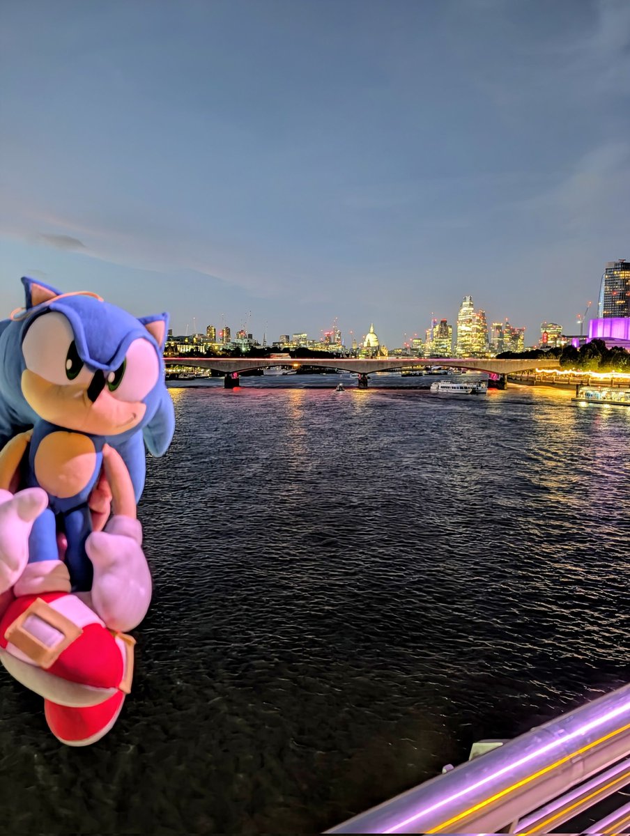 ham_sonic's tweet photo. One last day in England 

(📍London, England 🏴󠁧󠁢󠁥󠁮󠁧󠁿)
Day 319

#sonictravels #shadowtravels #ソニかつ https://t.co/GWtGQxX8DI