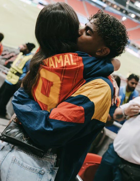 0panaa_1's tweet photo. My boy is in love 😍😍 https://t.co/Dr2gCbfxnz