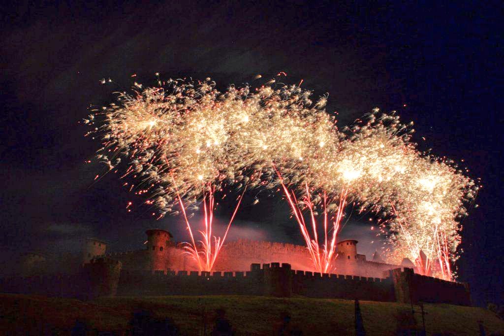 mapaymochila_'s tweet photo. Hoy es  14 de julio. Nada mejor para recordarlo que nuestra visita a #Carcassonne durante la Fiesta Nacional de #Francia, #14juillet ¡Gran espectáculo de Fuegos artificiales! Pincha para ver el v��deo 👇
https://t.co/OwT4D72h2T https://t.co/pLMCDWxzXu
