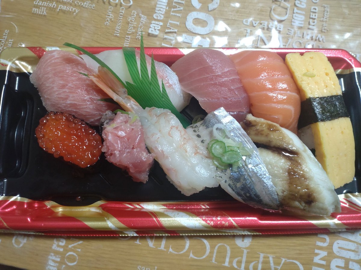 yarch_0705's tweet photo. 今夜の1本
【DATE 7 SEVEN】
#DATESEVEN
#スーパーの寿司 #刺盛り #人事異動 #拒否権無し
#日本酒好きとつながりたい
今日で1年2ヶ月働いた部署に別れを告げ、人事異動の為、明後日からは新しい部署に。。
50過ぎて新しい事を覚えるのがツライ😭 https://t.co/pKHTiYoEN5