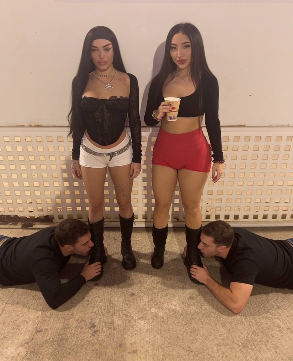 XclusivCori's tweet photo. somos tu sueño más húmedo 🤤 https://t.co/OehNDoL8md