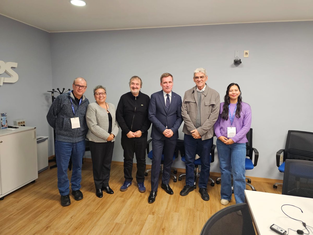 ILOACTRAV's tweet photo. During his first day on mission in Montevideo, @oliverroepke   held a series of meetings with trade union leaders from across the Americas.
The Director of the ILO Bureau for Workers’ Activities (ACTRAV) paid a courtesy visit to Rafael Freire, General Secretary of @CSA_TUCA , at the organization’s headquarters.

The discussions focused on strengthening social dialogue, upholding fundamental principles and rights at work, freedom of association, collective bargaining and the role of the trade union movement in defending democracy and social justice. Oliver Röpke reaffirmed the @ilo  commitment to supporting workers’ organizations throughout the Americas.

At the opening of an ACTRAV Programme course for senior trade union leaders, organized by the @ITCILO  , Oliver Röpke called for building a new social contract anchored in decent work, fundamental principles and rights at work and living wages. He highlighted the vital role of trade unions in safeguarding democracy through freedom of association and collective bargaining. He also stressed the importance of organizing young workers and other vulnerable groups, particularly those in the informal and platform economies, to ensure that no worker is left behind.