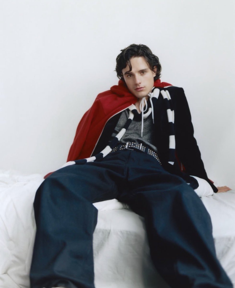 dripfeeder0117's tweet photo. more of harry looking gorgeous and submissive for behind the blinds 🗡️ https://t.co/24gM7hpCZx