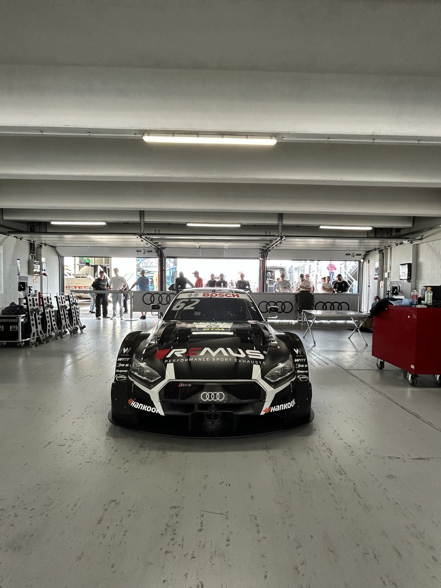 shadieshey's tweet photo. Motorsport ist peak weiße Buben Aktivität.

Sammelbecken für weiße orks und weiße elitäre. 

Von der Athletik der Piloten bis zur weltspitze der Ingenieurskunst und Organisation. 

Historisch wie kulturell prägend. https://t.co/qEG7AYwdFO