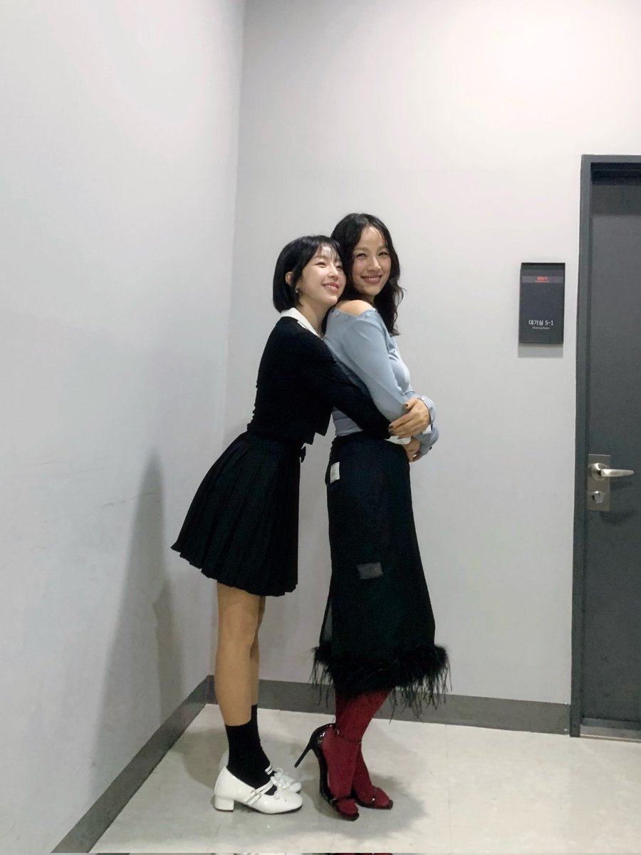 Kimyewonchinaf1's tweet photo. @yeeee_kk Instagram更新新的图片，和前辈在一起 https://t.co/JrL4Weo7Th