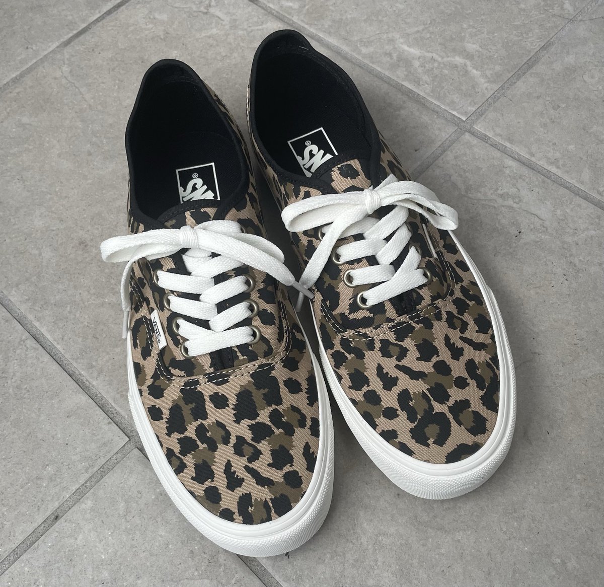 ag48ers's tweet photo. また買ってしまった　vans🐆
#vans
#vansauthentic https://t.co/ucTXCXfhKW