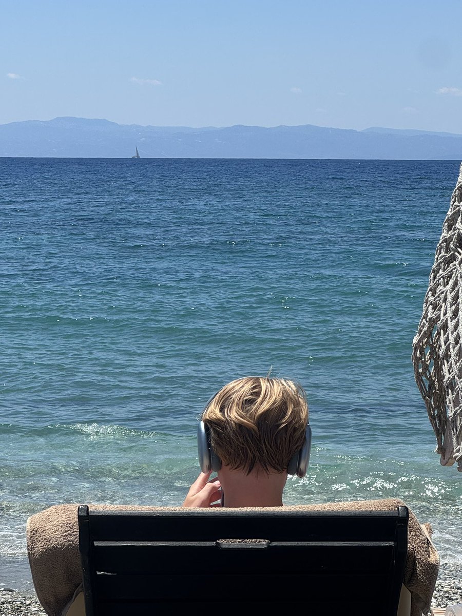 noodxle1's tweet photo. AirPod Max at a Greek beach #evaporate this kid https://t.co/YOjBa8rdx7