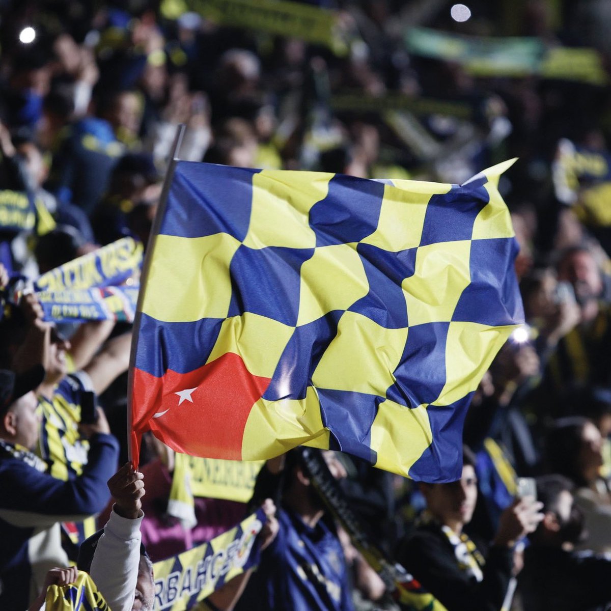 Fenerbahce's tweet photo. 21 Temmuz 2026 Salı günü saat 21.00’de, UEFA Şampiyonlar Ligi 2. Ön Eleme Turu ilk maçında Gornik Zabrze ile @chobanistadyum’unda oynayacağımız karşılaşmanın biletleri satışa çıkıyor. 

🔗 https://t.co/kVZHChYRYn https://t.co/mxWUpuDJXE