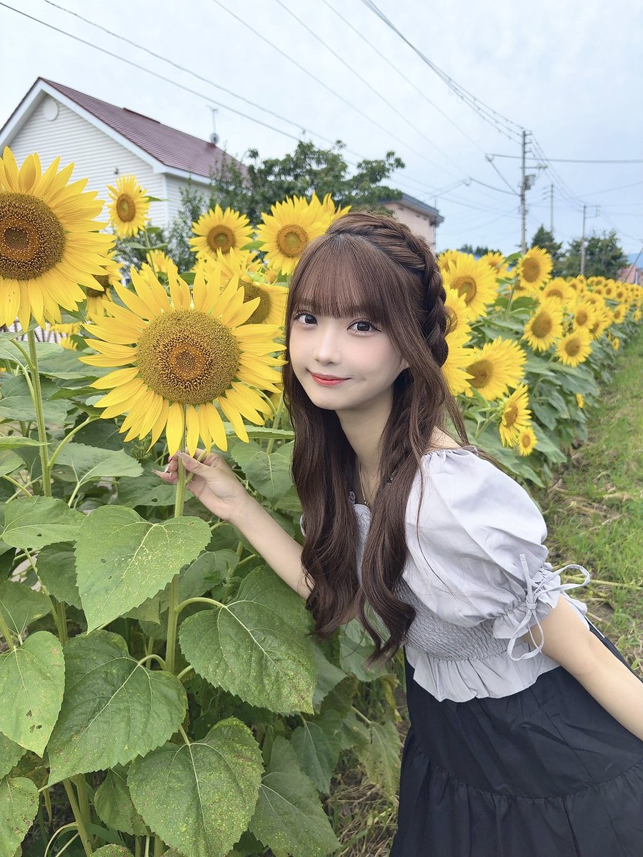 sa__ya1207's tweet photo. #ひまわりの日 だって🌻

小さい頃から行っていた北竜町のひまわりの里今年も行くことが出来て嬉しいし
お庭でも育ててた昔から馴染みがあるお花🌼 https://t.co/m73Ankspgf