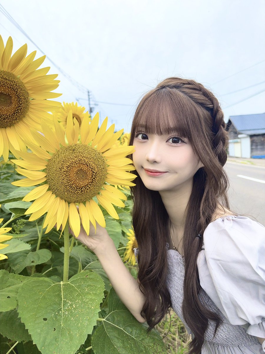 sa__ya1207's tweet photo. #ひまわりの日 だって🌻

小さい頃から行っていた北竜町のひまわりの里今年も行くことが出来て嬉しいし
お庭でも育ててた昔から馴染みがあるお花🌼 https://t.co/m73Ankspgf