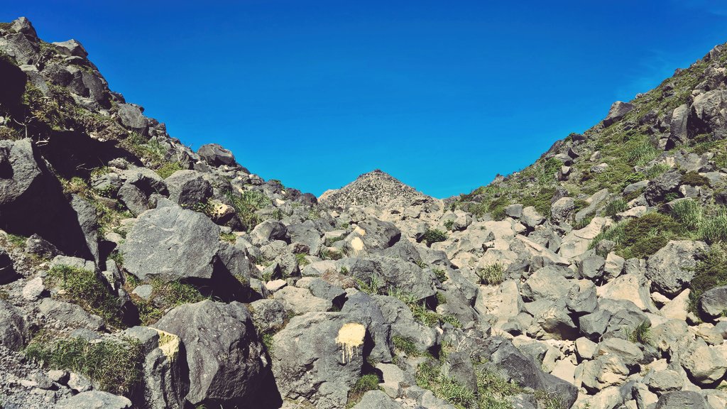 hal_boo's tweet photo. はじめての九州テン泊山行
くじゅう連山
すんばらしい、地球の鼓動を感じた

次は秋に100マイル走りに九州戻ってくるぞー！！ https://t.co/zaXQQFwPTp