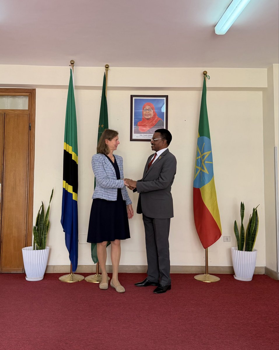UbaloziAddis's tweet photo. Balozi  Shiyo leo alikutana na Dkt Simone Balozi wa 🇦🇹 nchini 🇪🇹 kwa mazungumzo ya kuaga kufuatia kuhitimisha muda wa utumishi nchini 🇪🇹 na kuelekea Nairobi ambako atawakilisha Austria. Balozi Shiyo alimtakia heri na kusisitiza kuendelea kuimarisha ushirikiano  kati ya 🇹🇿na 🇦🇹. https://t.co/zTY4qqkadx