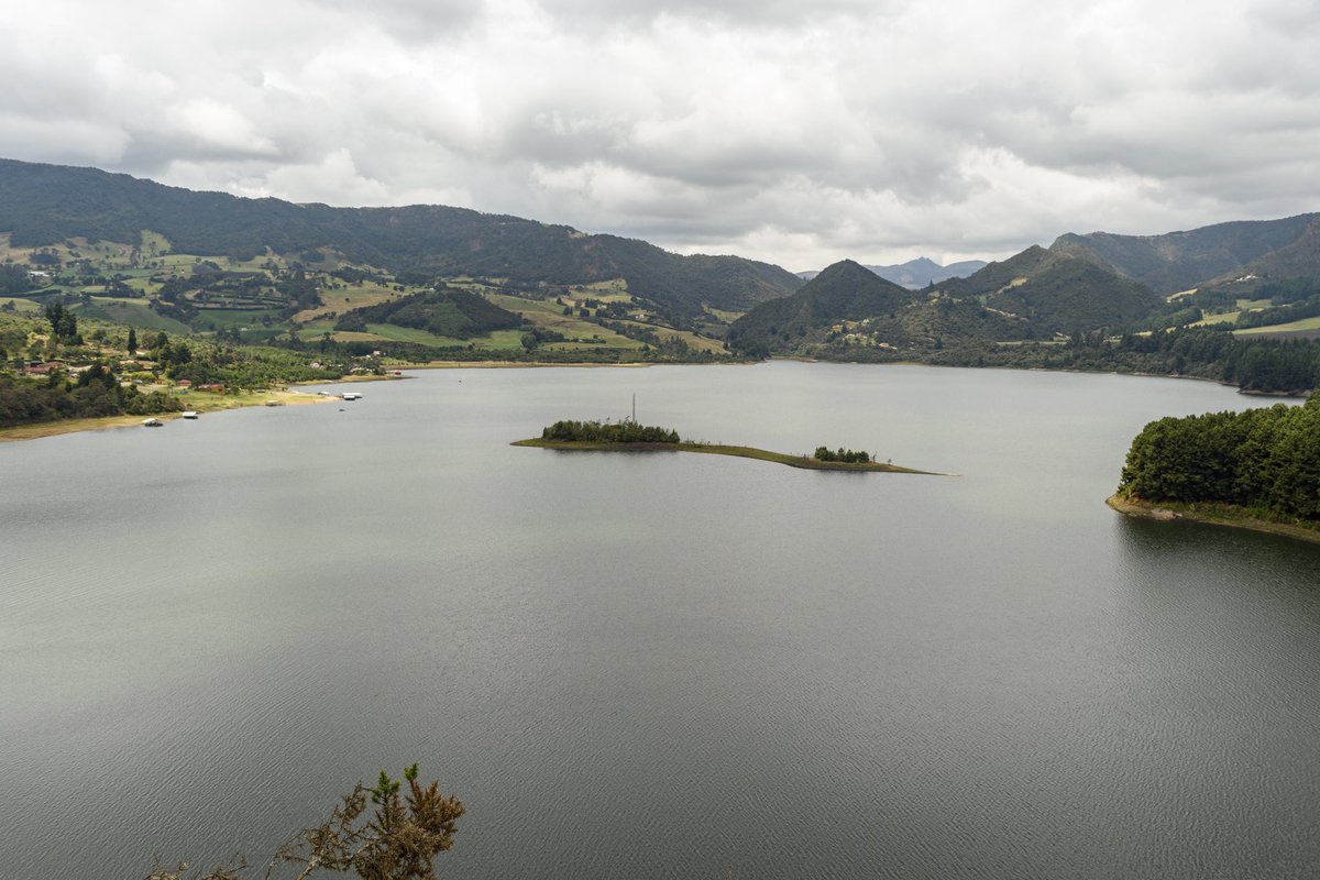 Alfred_Balle's tweet photo. Seguimos cumpliéndole al territorio y a sus comunidades a través de nuestra Ruta de Preparación Climática.

Y como un aporte a la seguridad hídrica en la cuenca alta del río Bogotá avanzamos en la recuperación de la capacidad del embalse del Neusa para aumentar la disponibilidad de agua ante posibles escenarios de desabastecimiento.

Con esta intervención, que integra infraestructura y Soluciones Basadas en la Naturaleza -(SbN) seguimos preparándonos frente a un intenso fenómeno de El Niño.