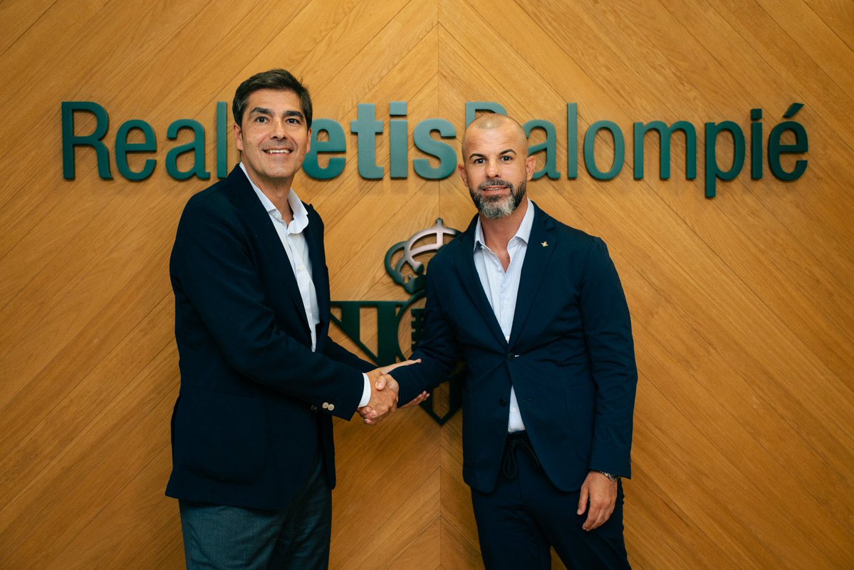 FabrizioRomano's tweet photo. 🟢⚪️ Real Betis director Manu Fajardo has signed new deal at the club until June 2030. https://t.co/z16fOzMJkf