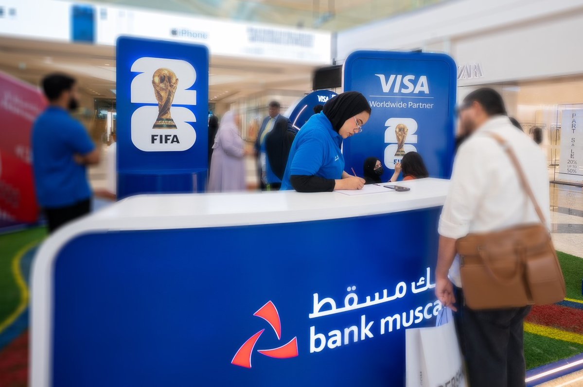 Al_Bayan_Mag's tweet photo. تُنظّم فيزا وبنك مسقط فعالية تفاعلية مستوحاة من أجواء كأس العالم FIFA 2026™ في عُمان مول، من خلال ركن مخصص للبنك وذلك خلال الفترة من 11 إلى 19 يوليو 2026، بهدف تعزيز تجربة الزوار من خلال أنشطة ترفيهية وتفاعلية متنوعة. https://t.co/YMIC7bllUR